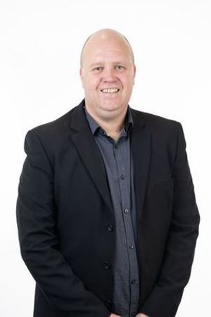 Derek Lynch 300x450 - Waist